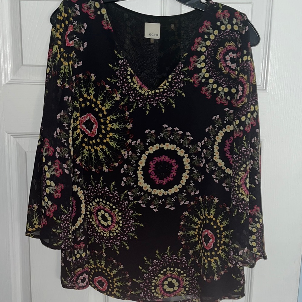 ECRU TOP WITH BRIGHT AND EXCITING FLORAL DESIGN!